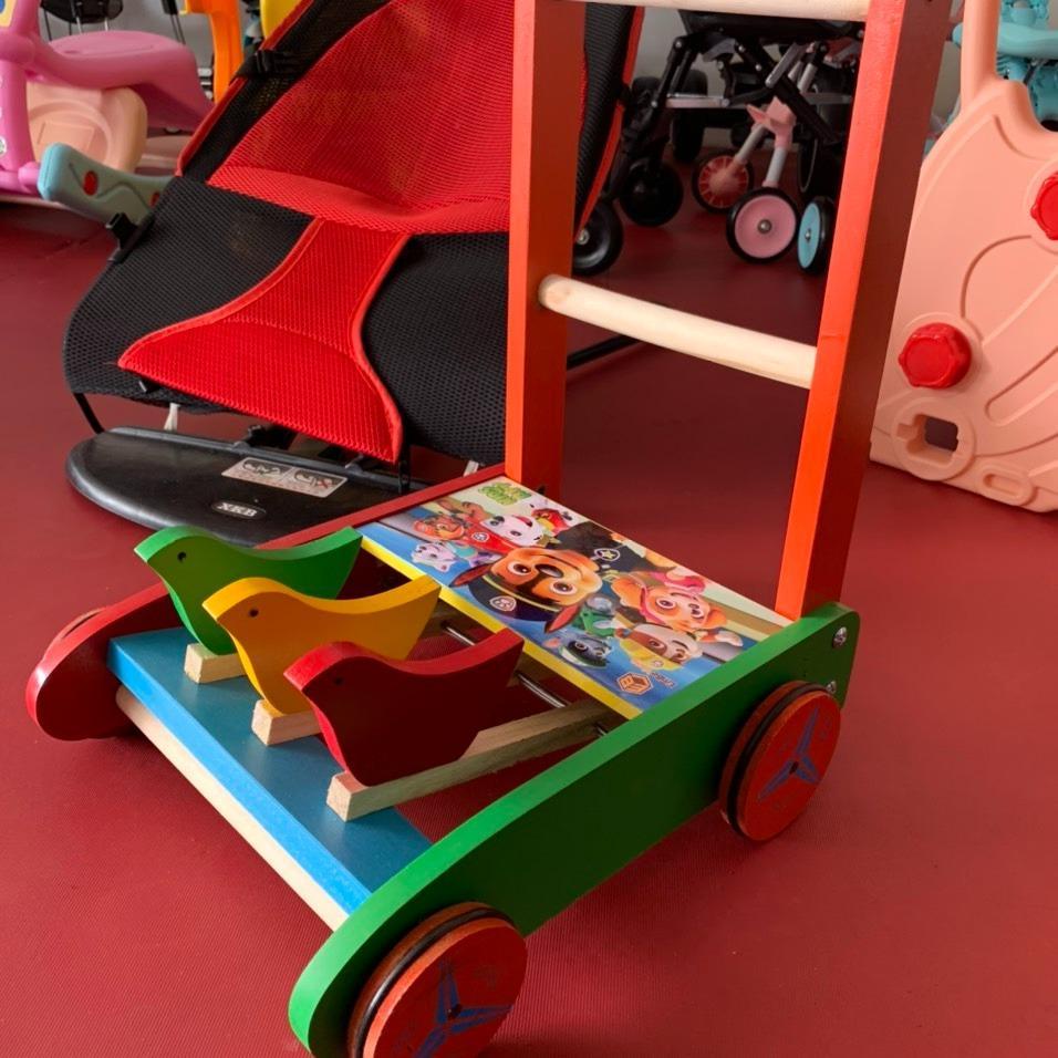 Xe tập đi con gà ngộ nghĩnh cho bé