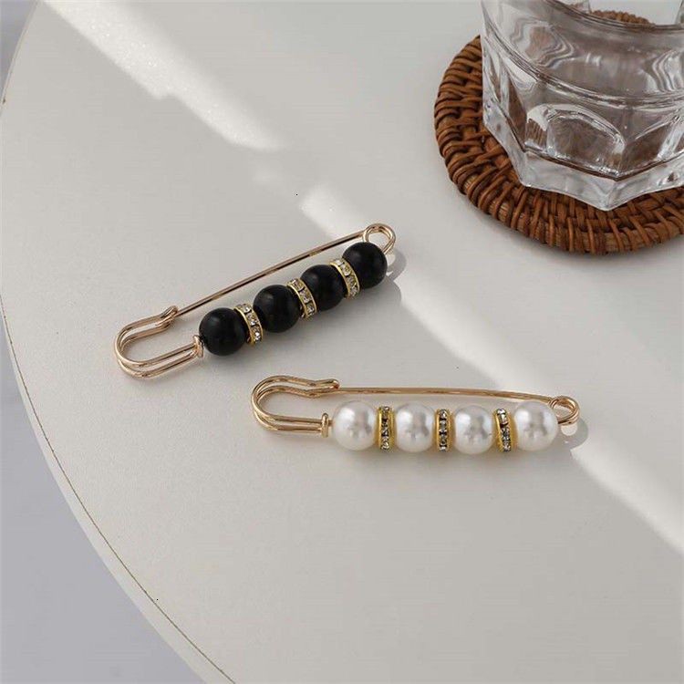 Ghim cài áo đính ngọc trai sang trọng