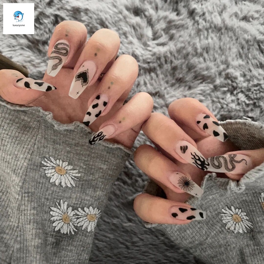 [Hàng mới về] Bộ 24 móng tay giả họa tiết chủ đề da rắn màu đen thời trang<br>