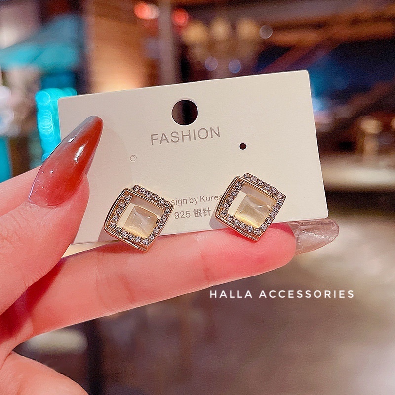 Khuyên tai chuôi bạc S925, mặt ngọc sáng cao cấp HALLA