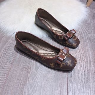 Giày búp bê Lv !!!