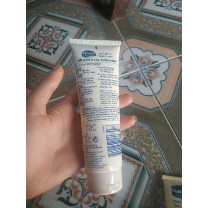 Kem dưỡng da dùng làm mềm da REDWIN Sorbolene Moisturiser Restoring With Vitamin E 100g