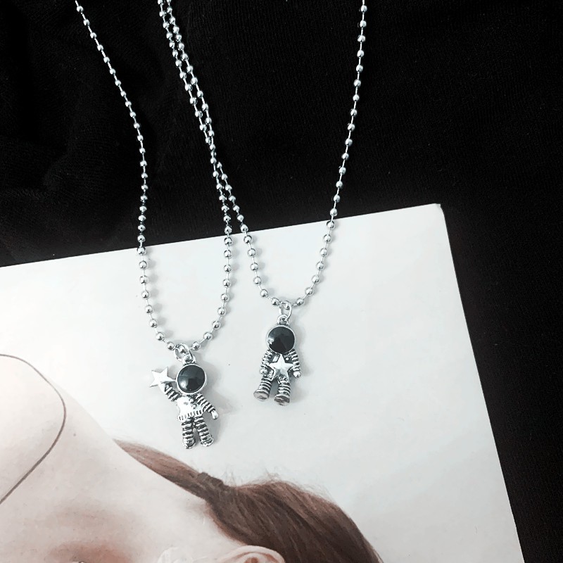 Dây Chuyền Mặt Hình Phi Hành Gia Cá Tính Hợp Thời Trang