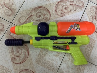Súng nước áp lực đi biển mùa hè