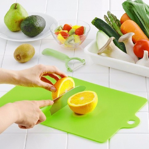 Thớt nhựa dẻo kháng khuẩn cao cấp Nhật Bản, Thớt chống xước, siêu nhẹ, dễ dàng bẻ cong để cho đồ ăn vào nồi khi đun nấu | BigBuy360 - bigbuy360.vn