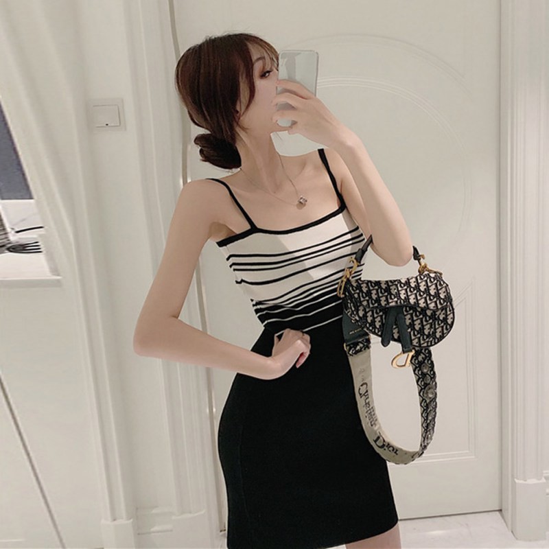 Đầm sát nách hoạ tiết kẻ sọc cho phái nữ