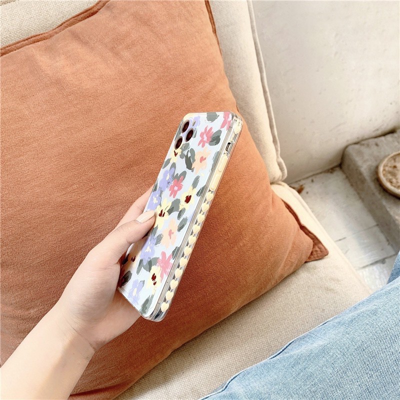 Ốp hoạ tiết hoa có bảo vệ camera