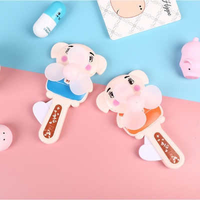 Quạt Nhựa Cầm Tay Cute Nhiều Hình - Giao Mẫu Ngẫu Nhiên