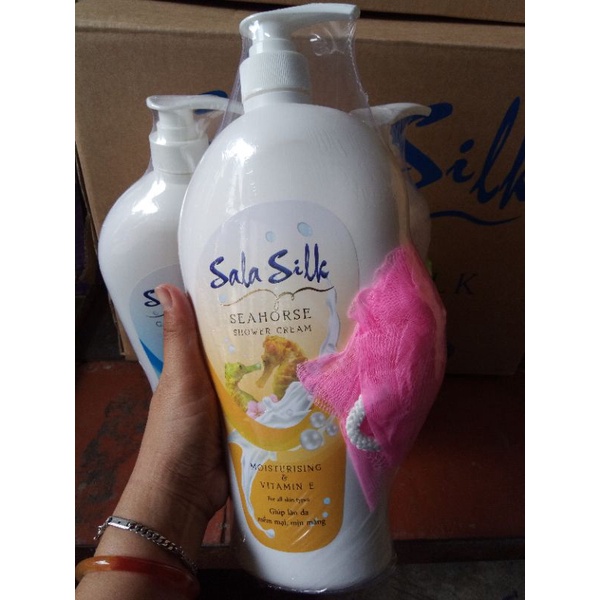 Sữa tắm dê Sala Silk Goat's Milk 1.2L(xanh)