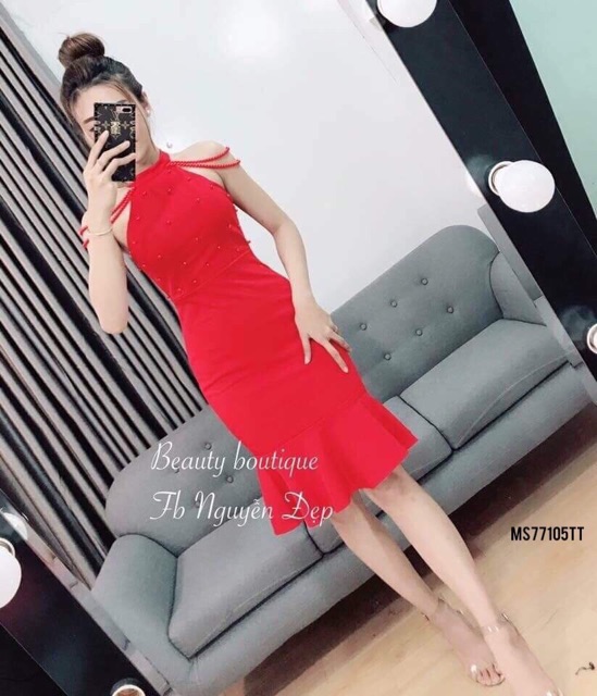 Đầm body cổ yếm kết chuỗi đuôi cá siêu xinh | BigBuy360 - bigbuy360.vn