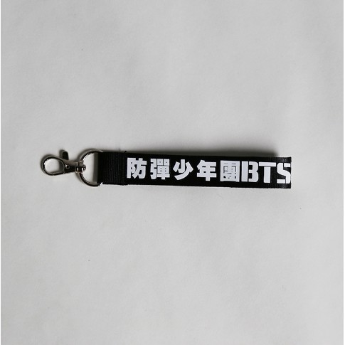 nametag móc khóa treo đen trắng BTS