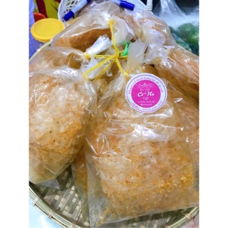 1 xâu bánh tráng muối cay