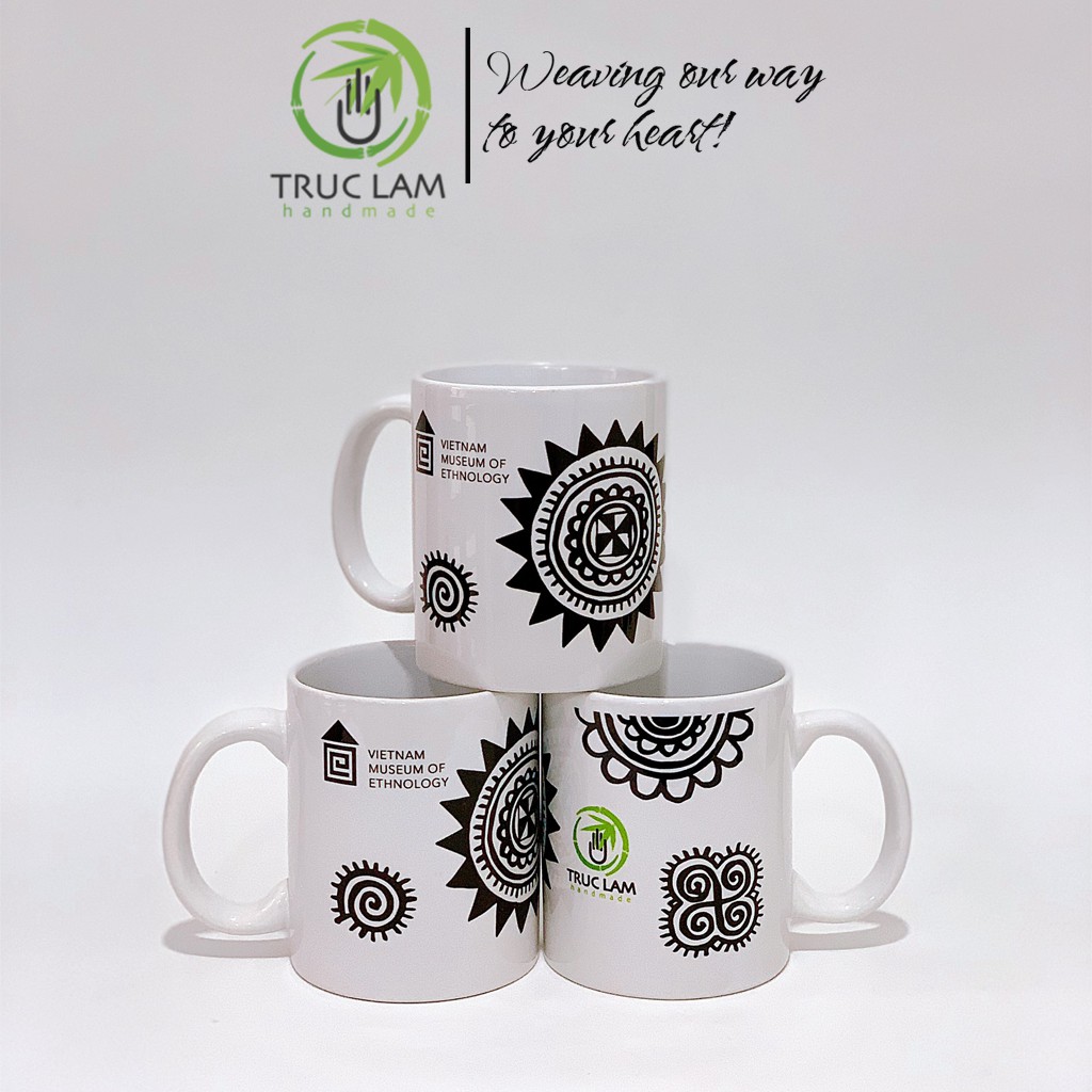 Cốc Uống Nước Có Quai Cầm Chất Liệu Sứ Bát Tràng In Họa Tiết Thổ Cẩm Dân Tộc H'Mông - Trúc Lâm Handmade