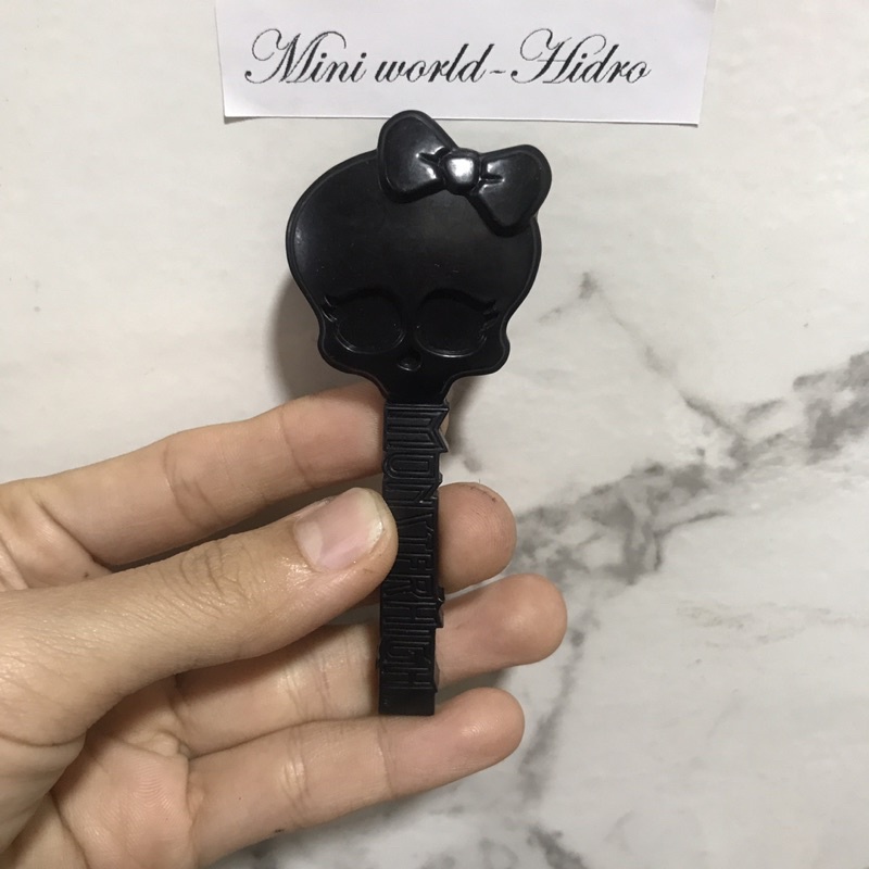 Váy búp bê Monster high. Phụ kiện chân đế lược búp bê MH