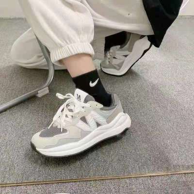 Mùa hè, mới, 5740. Mạng lưới tro Yuanzu mới, thoáng khí, nam và nữ Giày chạy bộ thông thường hình chữ N retro,