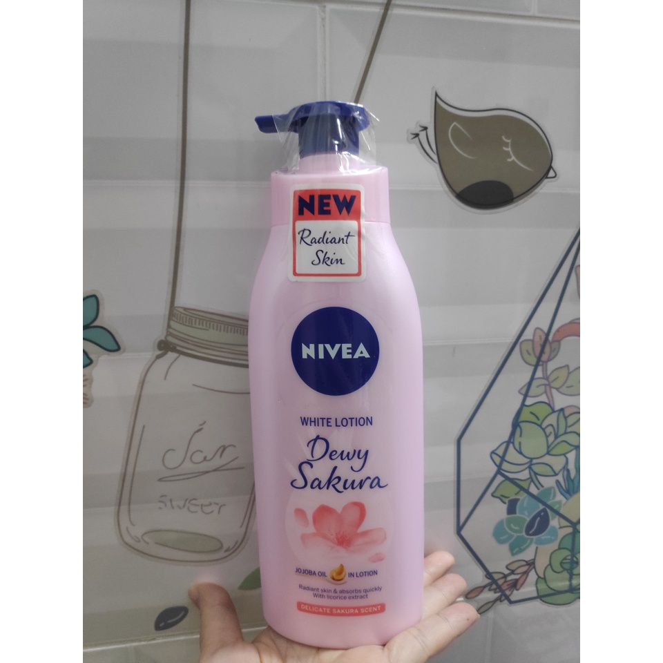 Sữa dưỡng thể dưỡng trắng da Nivea Radiant Rose / Sakura / Ngày và đêm