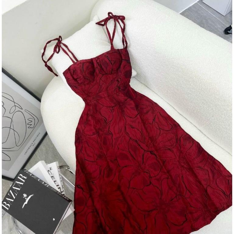 Đầm Đỏ Dự Tiệc VAYO Váy Đỏ 2 Dây Cột Vai Tà Dài Vải Gấm Hoa Dày Dặn Mặc Đi Tiệc Noel Tết Sang Chảnh Đẹp Thời Trang Nữ | BigBuy360 - bigbuy360.vn