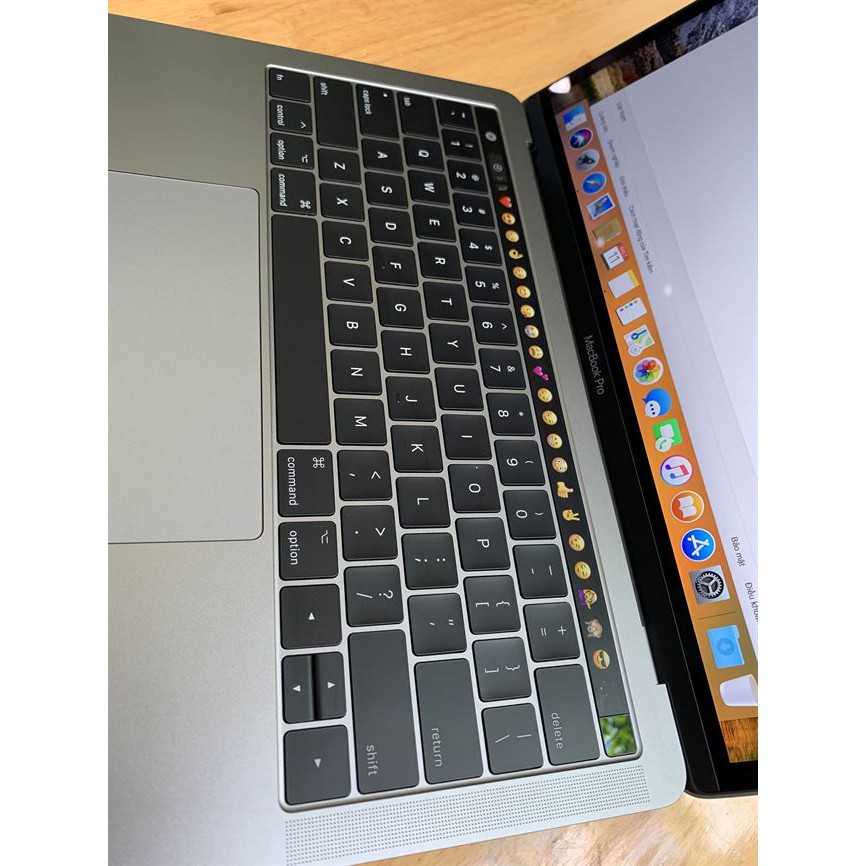 Macbook Pro 2017/ i5 -3.1G/ 8G/ 256G/ Touch Bar/ giá rẻ