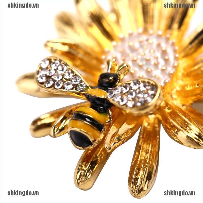 Trâm Cài Áo Hình Con Ong Và Hoa Cúc