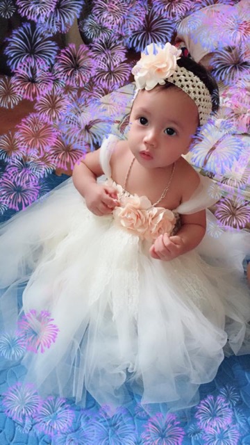 Váy công chúa kem