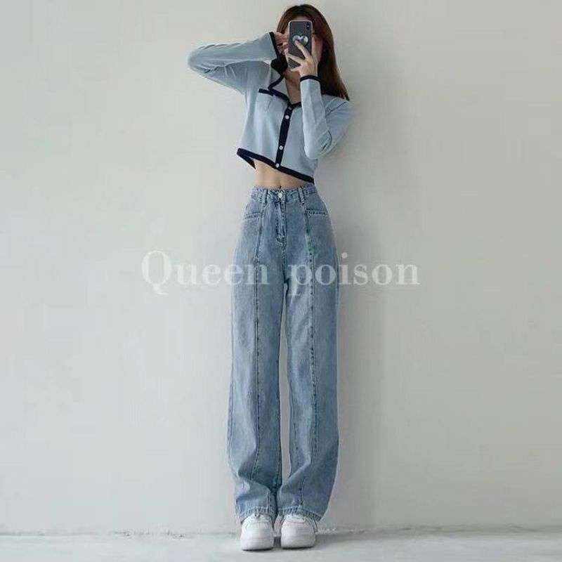 Quần jean ống rộng 2 line cân đối. Màu sắc cổ điển phù hợp với đa phong cách.