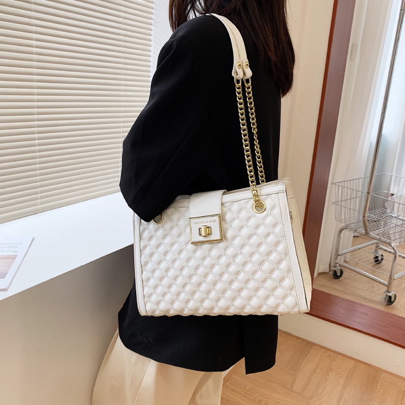 D238 Túi xách thời trang phối dây xích khóa cài ngang sang chảnh