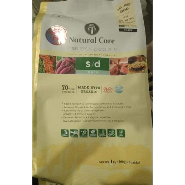 1kg THỨC ĂN HỮU CƠ NATURAL CORE CHO CHÓ GIẢM CÂN duy trì vóc dáng cho chó Natural Core thịt vịt được chế biến.