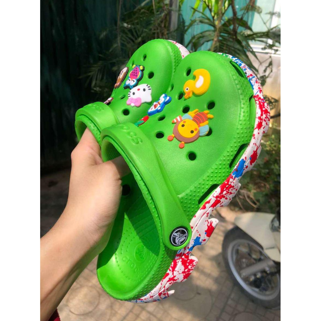 Dép sục  Cross màu xanh đế vảy sơn đủ size 35 đến 42 cho nam và nữ, tặng 12 sticker gắn dép kèm hộp