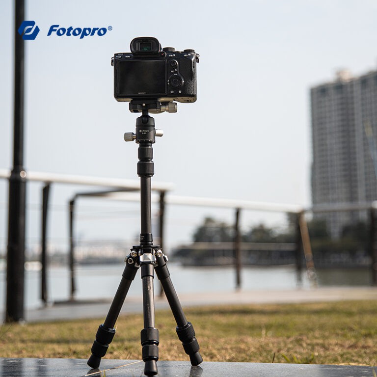 Tripod Fotopro P-2 MINI CARBON, chân máy ảnh chuyên nghiệp chụp sản phẩm tải 5kg- siêu nhẹ