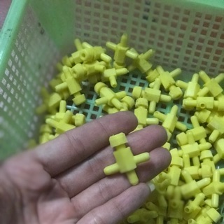 3 ống  chia/nối co2-oxy có van chỉnh