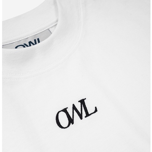 OWL BRAND® WMS – MINI TYPO TEE - Áo thun nữ hoạ tiết thêu chữ / Trắng