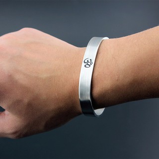 Vòng Tay TiTanium Khắc Chữ OM