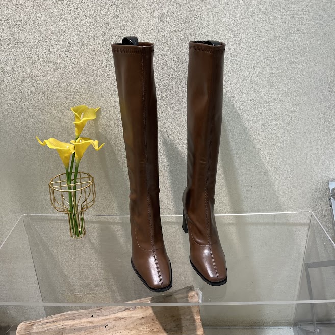 Giày boot nữ da mềm hot B SHOES, boot gối lót nỉ khóa sau, mũi vuông siêu tôn dáng B07