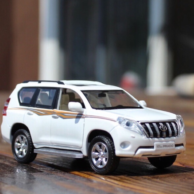 Xe Mô Hình 1:32 LANDCRUISER PRADO