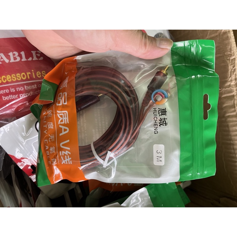 Dây Audio Jack 3.5mm ra 2 hoa sen HC màu nâu.