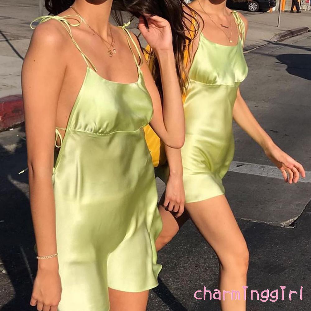 Đầm hai dây phong cách thời trang quyến rũ cho nữ