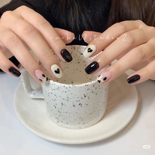 Nailbox đen trắng trái tim điểm ngón báo