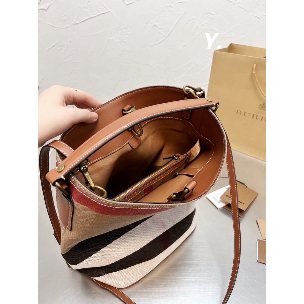Túi Đeo Chéo Burberry Thời Trang Sang Trọng Cho Nam Nữ