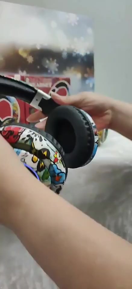 Tai Nghe Bluetooth Không Dây Âm Thanh HiFi Chống Ồn Thiết Kế Graffiti | BigBuy360 - bigbuy360.vn