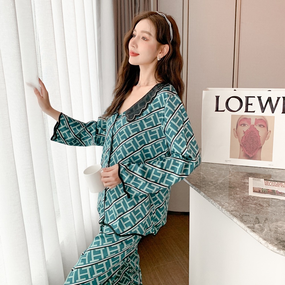 Bộ Đồ Ngủ Lụa Dài Tay In Họa Tiết Mới Cho Nữ