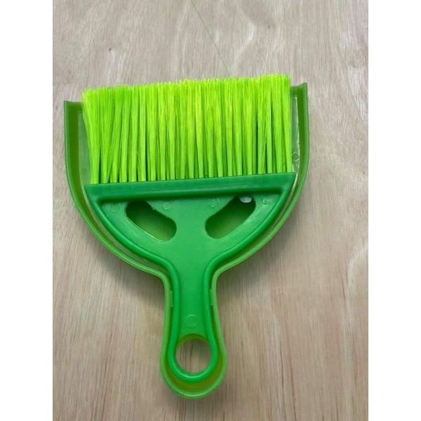 Chổi quét bụi, tàn nhang bàn thờ..