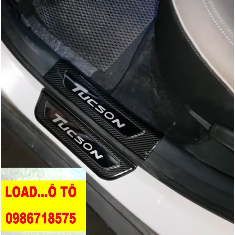 Ốp Bậc Cửa, Nẹp Bước Chân Trong Ngoài Xe Huyndai Tucson 2022-2018 Mẫu Vân Carbon Cao Cấp