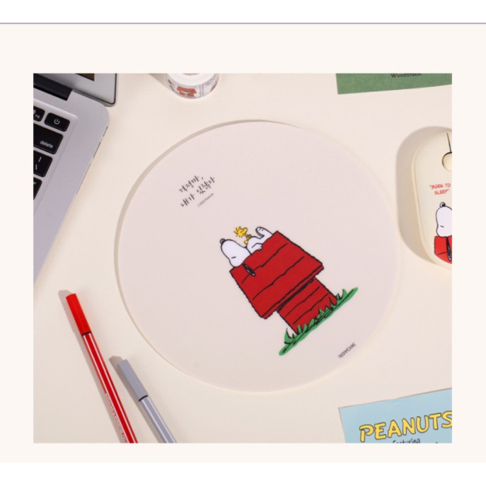 Tấm lót chuột hình chó Snoopy hai màu xinh xắn