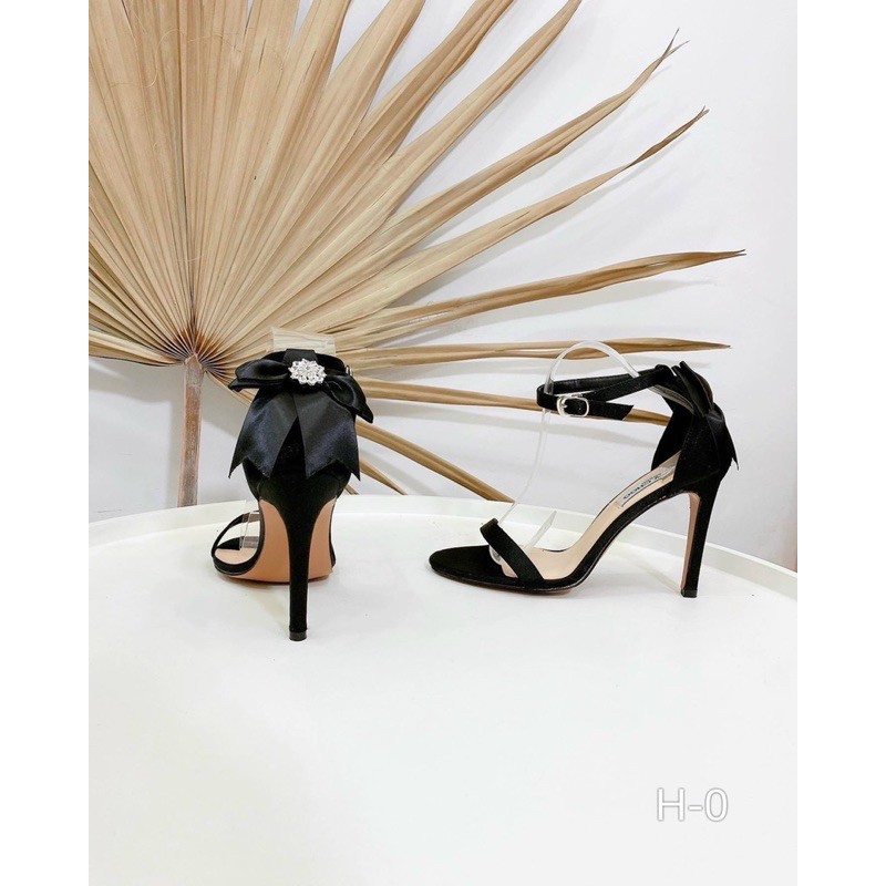 GÓT ĐŨA NƠ PHỒNG ĐÍNH ĐÁ TRÒN