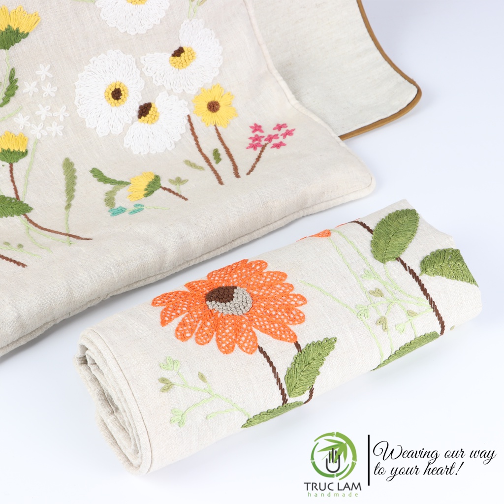Gối/Vỏ Gối Vuông Tựa Lưng Sofa (45x45) Trang Trí Phòng Vải Linen Thêu Thủ Công Cánh Đồng Hoa Cam – Trúc Lâm Handmade