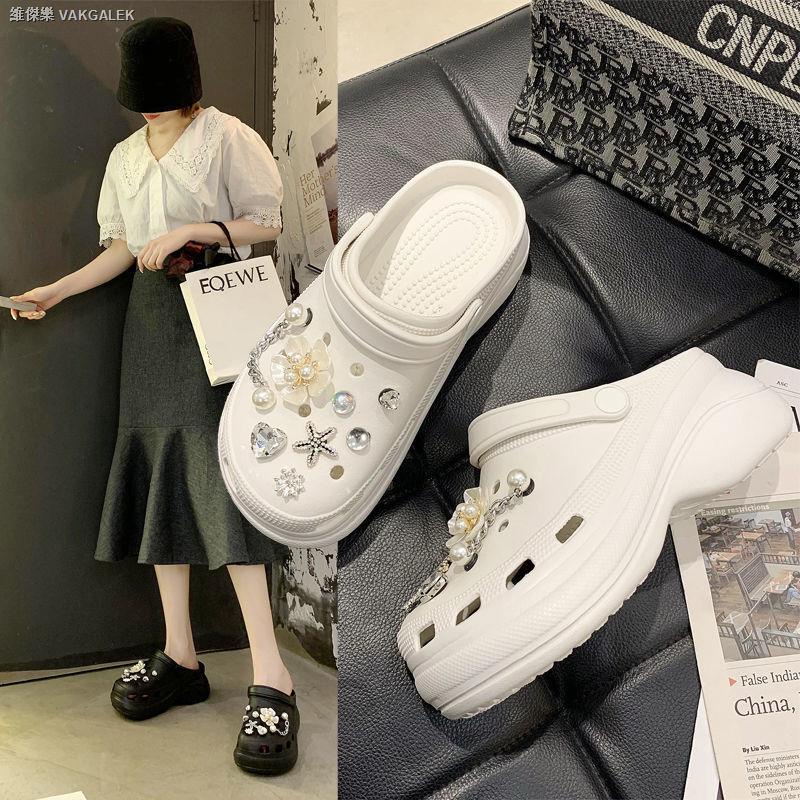 dép cross họa tiết vũ trụ white tặng thêm 12 jibitz cài dép cross