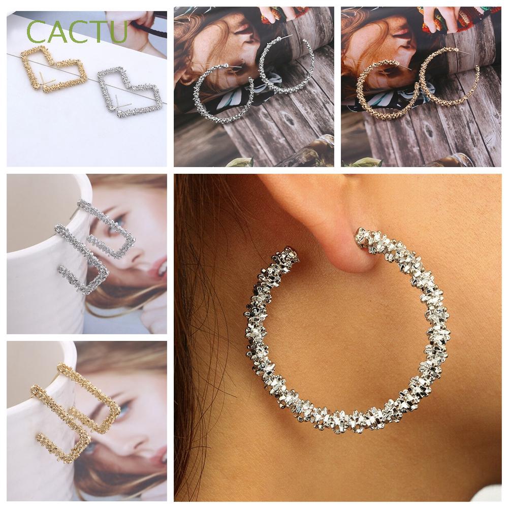 Khuyên tai dáng dài hình tròn phong cách Gothic