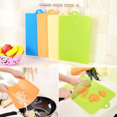 Thớt nhựa dẻo Nhật Bản, mềm, nhẹ - dễ sử dụng, dễ làm sạch - tiện lợi cho bàn ăn và phòng bếp
