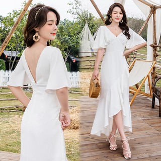 Đầm trắng dài cổ chữ V hở lưng tay cộc có diềm xếp nếp kiểu cách thanh lịch mùa hè cho nữ