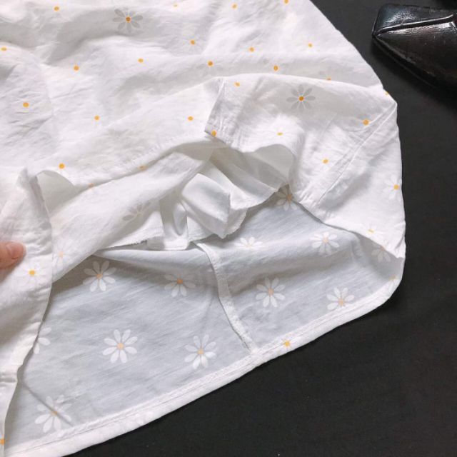 Đầm hoa cúc trắng cổ nhún xẻ tà